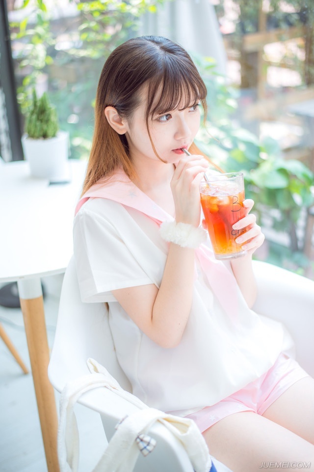 努力只能及格，拼命才能优秀。要么出众，要么出局，这是人生真谛。